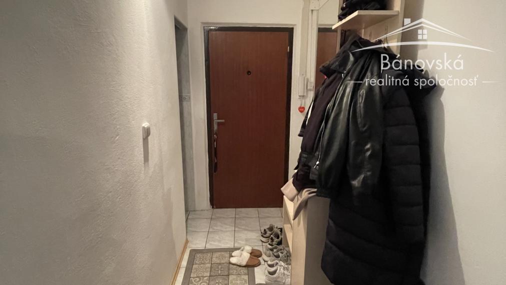 Ponúkame Vám na predaj 1-izbový byt v Bánovciach nad Bebravou o výmere 48m2.