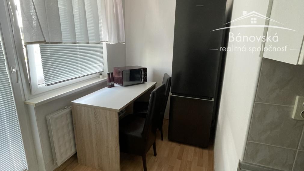Ponúkame Vám na predaj 1-izbový byt v Bánovciach nad Bebravou o výmere 48m2.