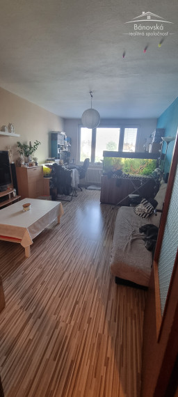 Rezervované - Ponúkame Vám na predaj 3 izbový byt v Bánovciach nad Bebravou na ulici Sládkovičova
