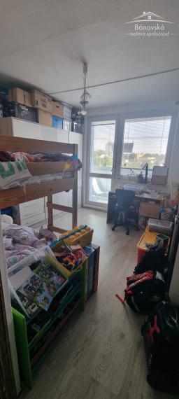 Rezervované - Ponúkame Vám na predaj 3 izbový byt v Bánovciach nad Bebravou na ulici Sládkovičova