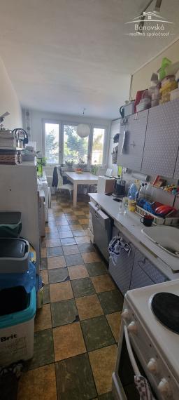 Rezervované - Ponúkame Vám na predaj 3 izbový byt v Bánovciach nad Bebravou na ulici Sládkovičova