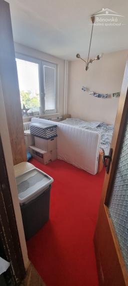 Rezervované - Ponúkame Vám na predaj 3 izbový byt v Bánovciach nad Bebravou na ulici Sládkovičova