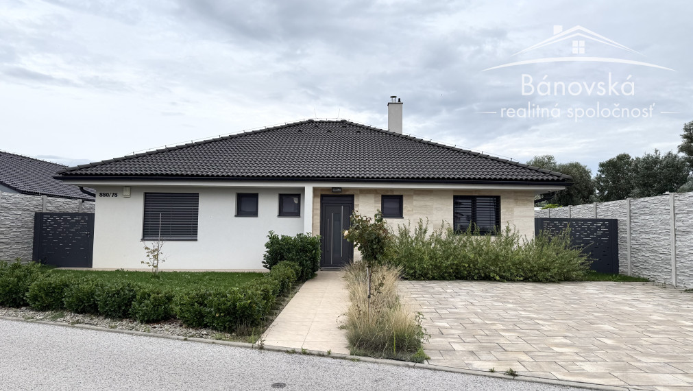 KOSTOLIŠTE – Nadštandardne zariadený 4-izbový rodinný dom na prenájom