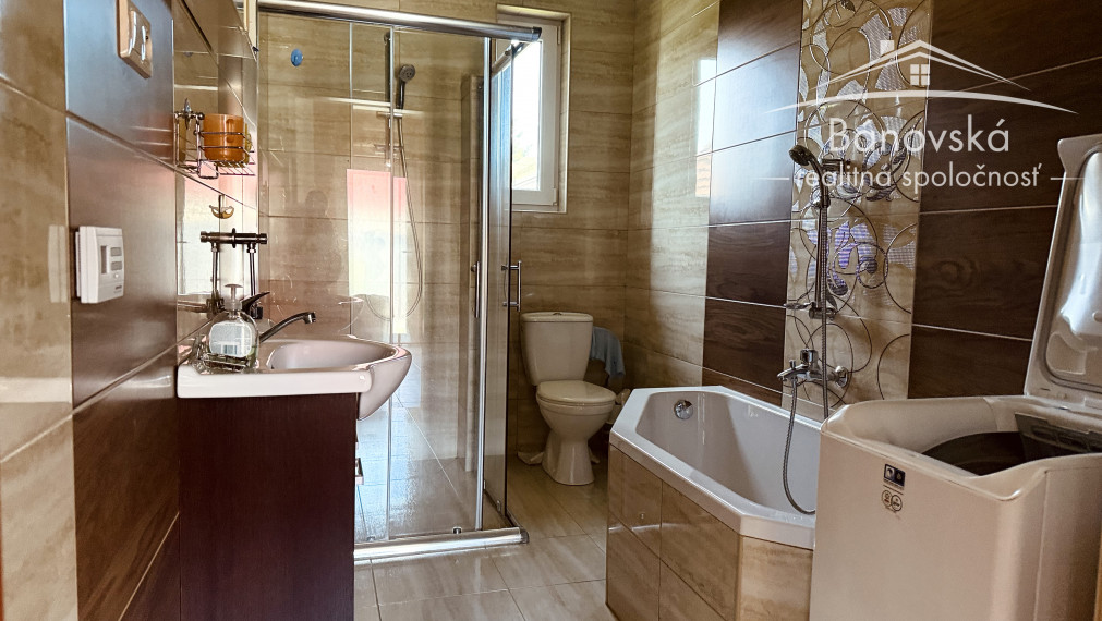 Ponúkame Vám na predaj rodinný dom v Novákoch