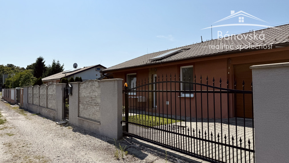 Ponúkame Vám na predaj rodinný dom v Novákoch