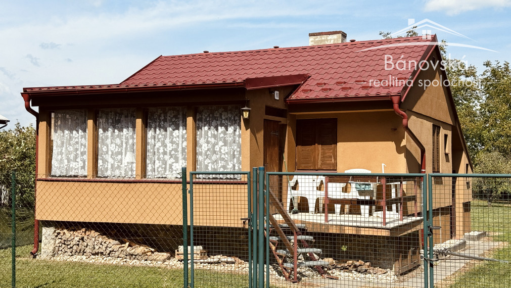 Útulný 4 izbový rodinný dom v lese pri jazere ,,Šutrovňa",  Sekule