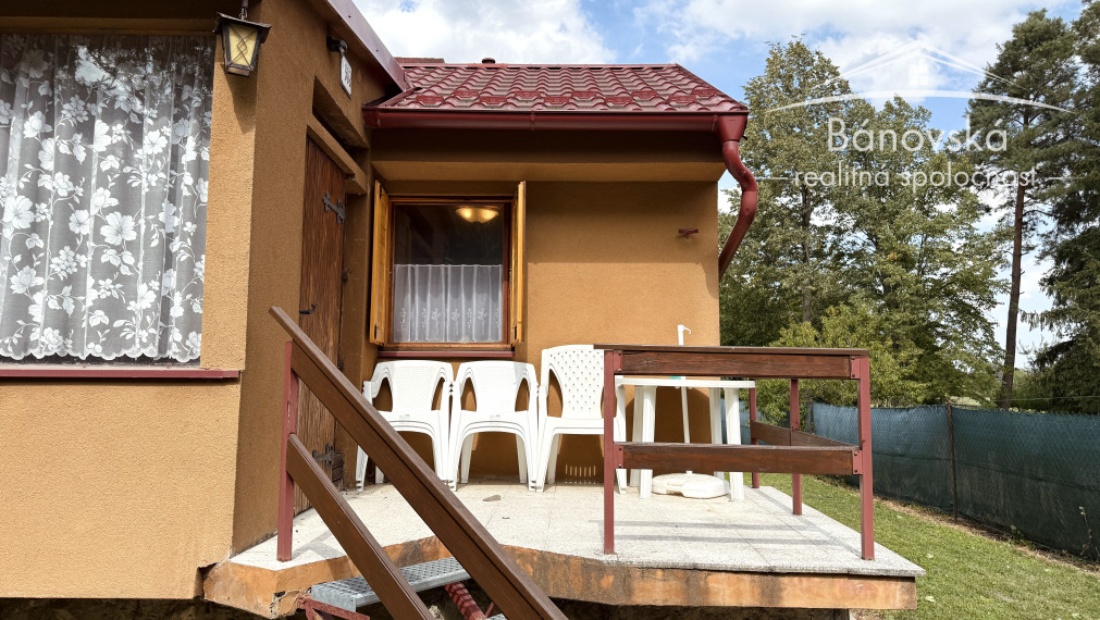 Útulný 4 izbový rodinný dom v lese pri jazere ,,Šutrovňa",  Sekule