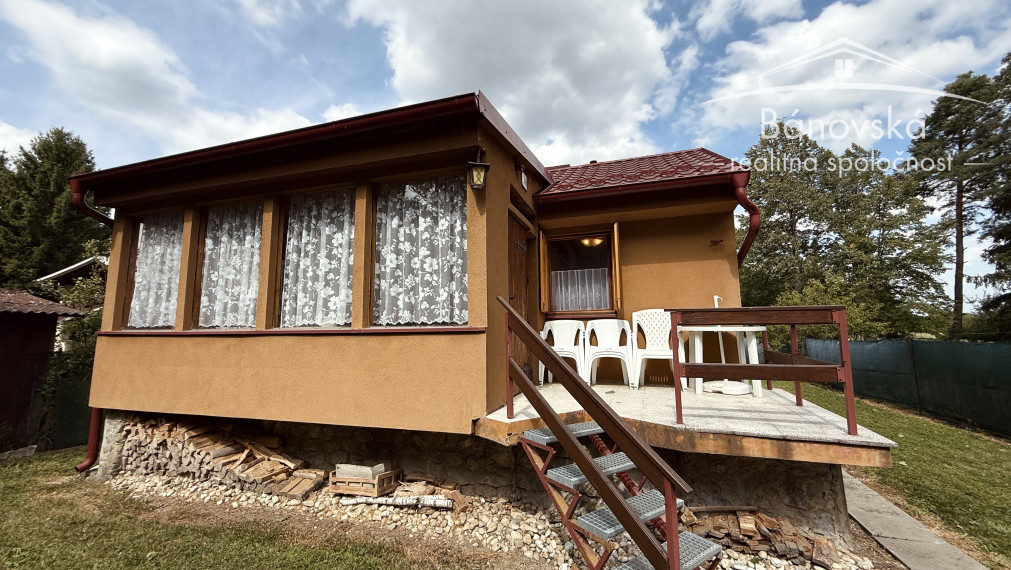 Útulný 4 izbový rodinný dom v lese pri jazere ,,Šutrovňa",  Sekule