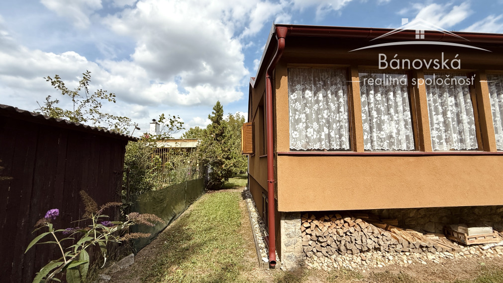 Útulný 4 izbový rodinný dom v lese pri jazere ,,Šutrovňa",  Sekule