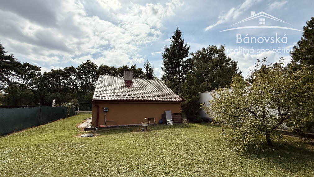 Útulný 4 izbový rodinný dom v lese pri jazere ,,Šutrovňa",  Sekule