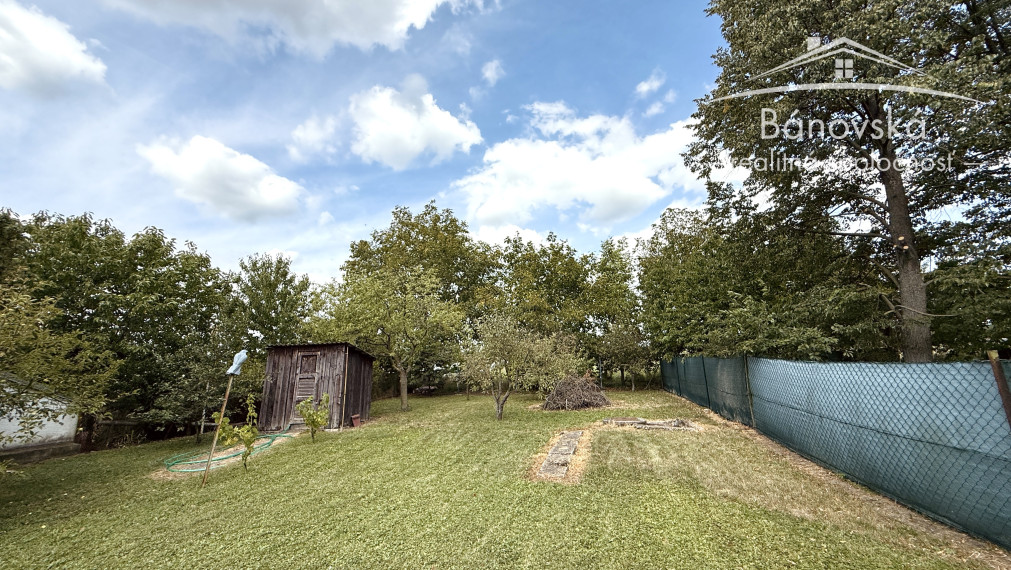 Útulný 4 izbový rodinný dom v lese pri jazere ,,Šutrovňa",  Sekule