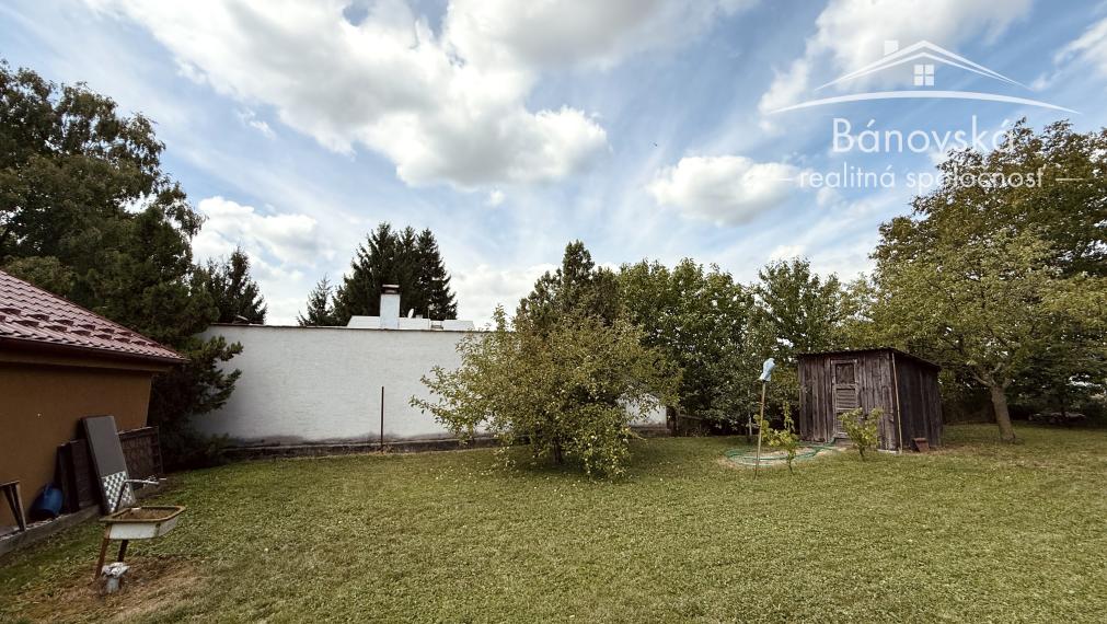 Útulný 4 izbový rodinný dom v lese pri jazere ,,Šutrovňa",  Sekule