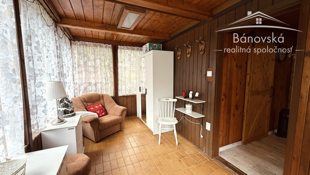 Útulný 4 izbový rodinný dom v lese pri jazere ,,Šutrovňa",  Sekule