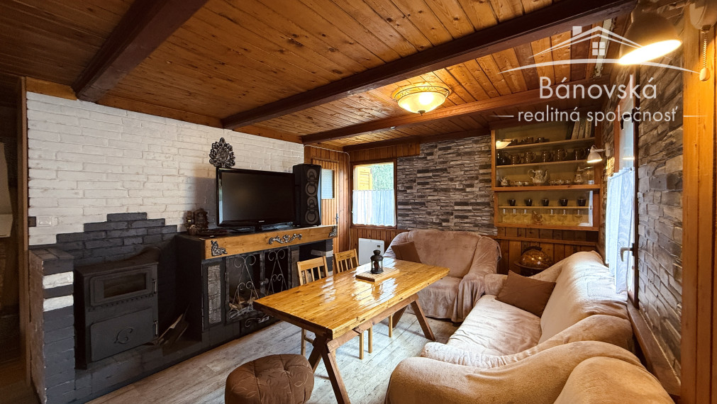 Útulný 4 izbový rodinný dom v lese pri jazere ,,Šutrovňa",  Sekule