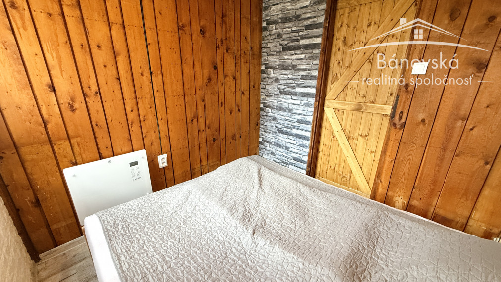 Útulný 4 izbový rodinný dom v lese pri jazere ,,Šutrovňa",  Sekule