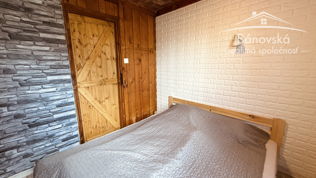 Útulný 4 izbový rodinný dom v lese pri jazere ,,Šutrovňa",  Sekule