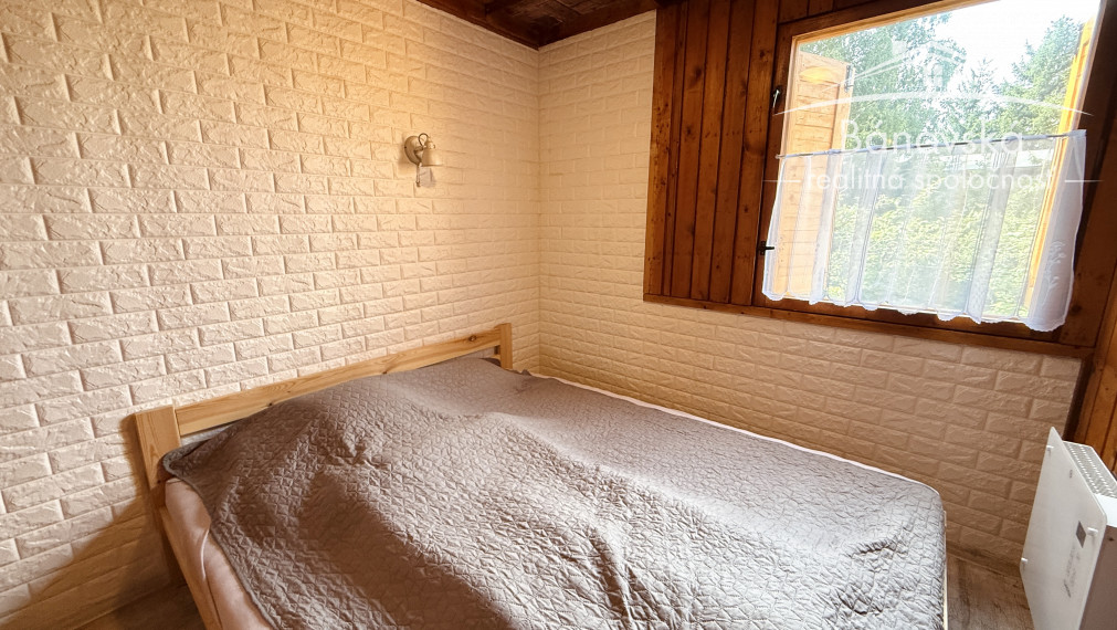 Útulný 4 izbový rodinný dom v lese pri jazere ,,Šutrovňa",  Sekule