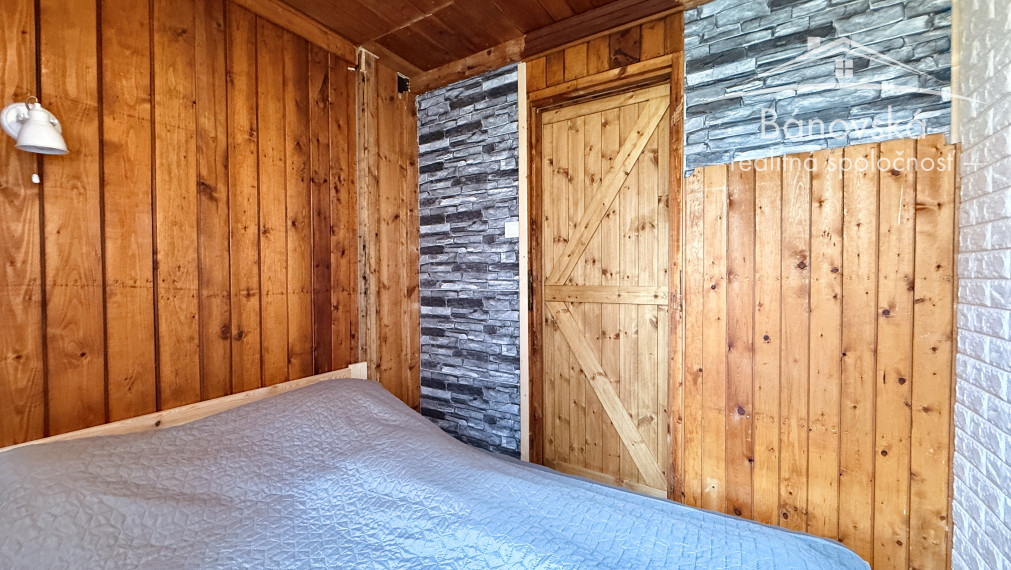 Útulný 4 izbový rodinný dom v lese pri jazere ,,Šutrovňa",  Sekule