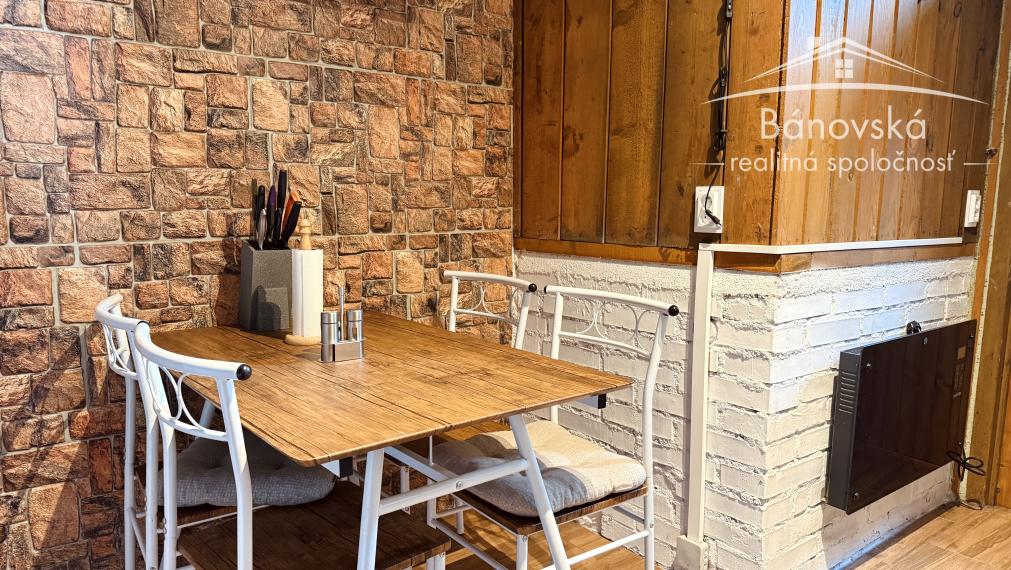 Útulný 4 izbový rodinný dom v lese pri jazere ,,Šutrovňa",  Sekule