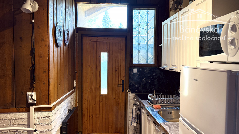 Útulný 4 izbový rodinný dom v lese pri jazere ,,Šutrovňa",  Sekule