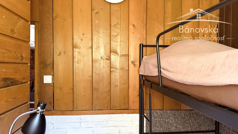 Útulný 4 izbový rodinný dom v lese pri jazere ,,Šutrovňa",  Sekule