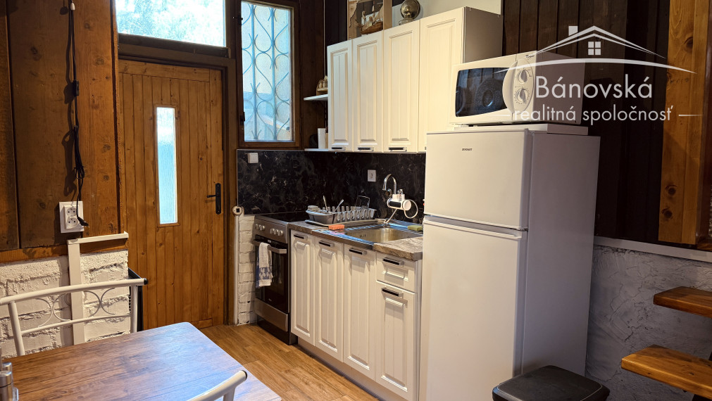 Útulný 4 izbový rodinný dom v lese pri jazere ,,Šutrovňa",  Sekule