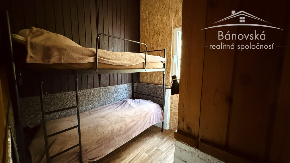 Útulný 4 izbový rodinný dom v lese pri jazere ,,Šutrovňa",  Sekule