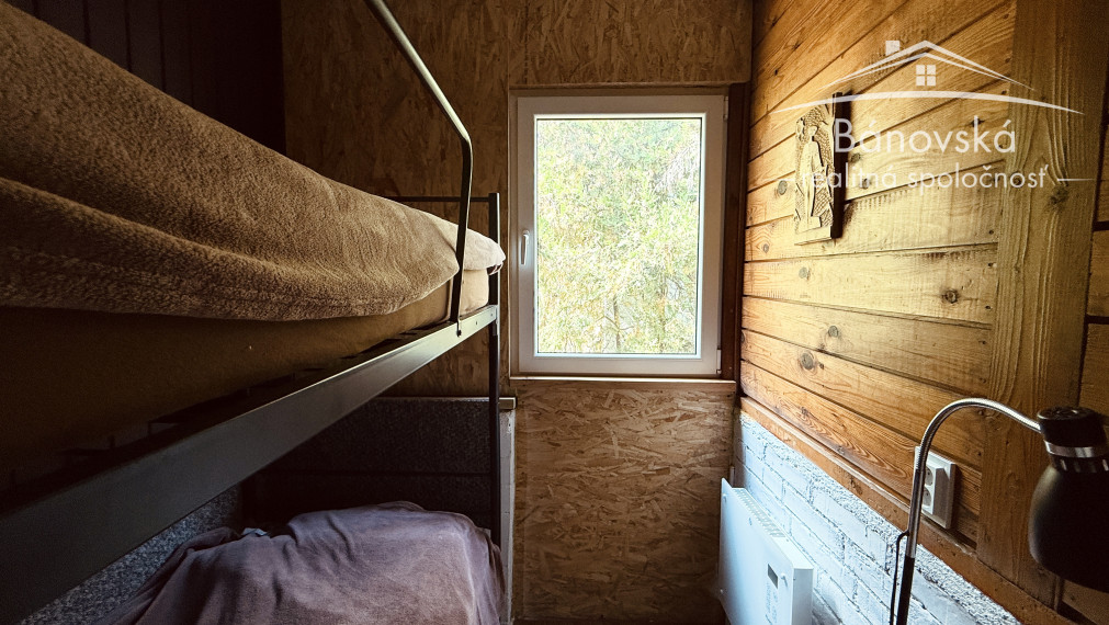 Útulný 4 izbový rodinný dom v lese pri jazere ,,Šutrovňa",  Sekule