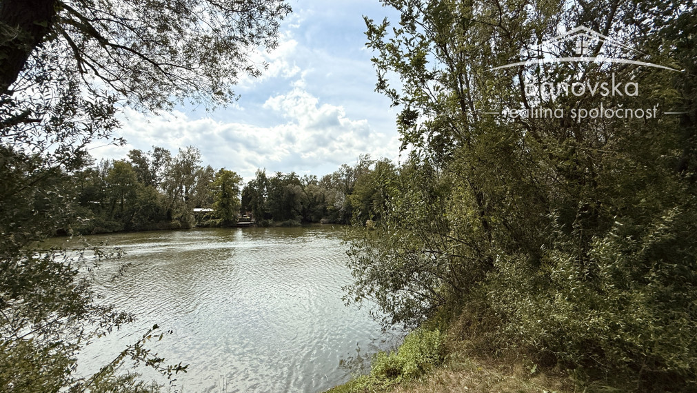 Útulný 4 izbový rodinný dom v lese pri jazere ,,Šutrovňa",  Sekule