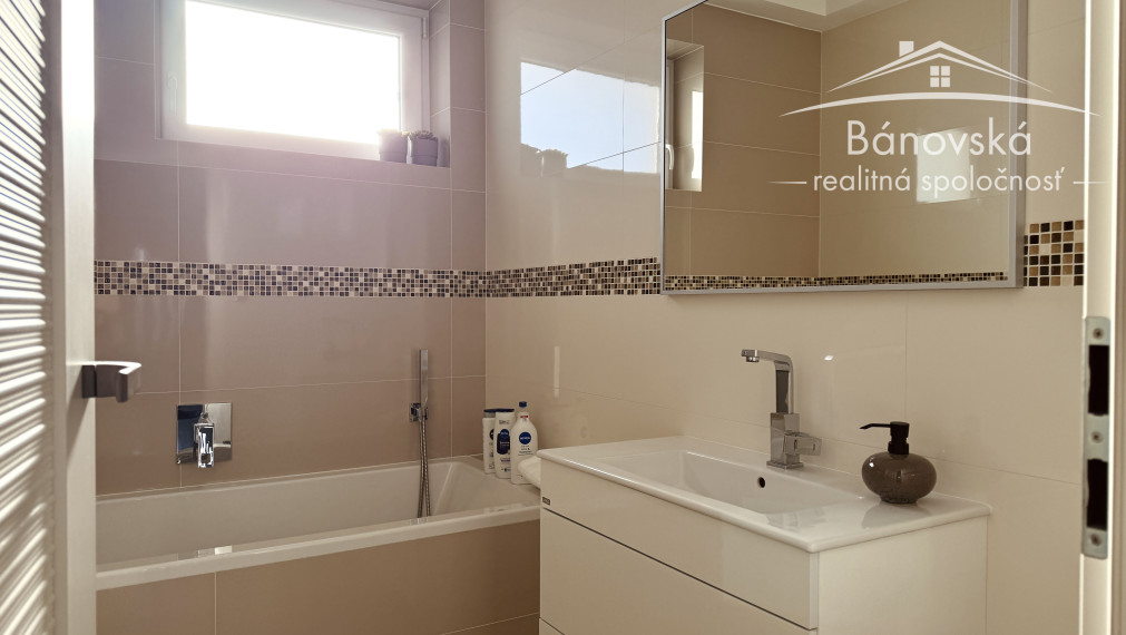 Kostolište – Na predaj novostavba 3 izbového rodinného domu s krásnou záhradou