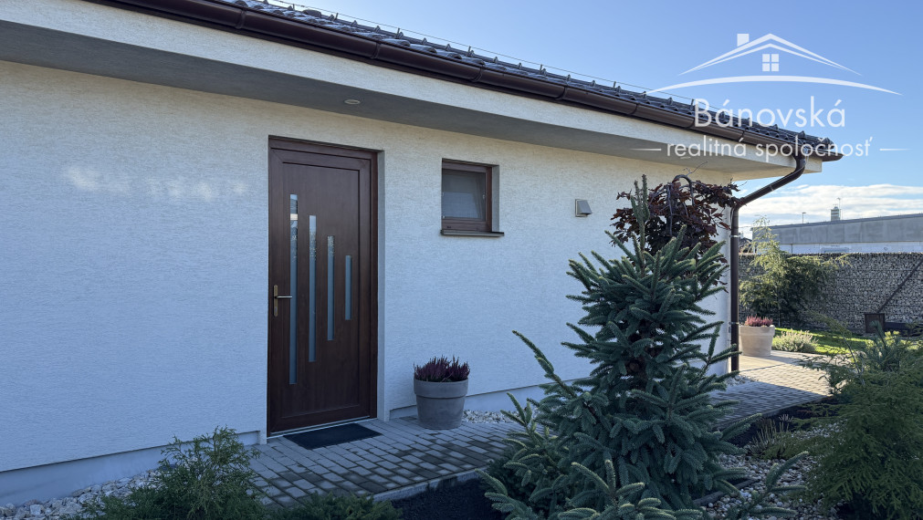 Kostolište – Na predaj novostavba 3 izbového rodinného domu s krásnou záhradou