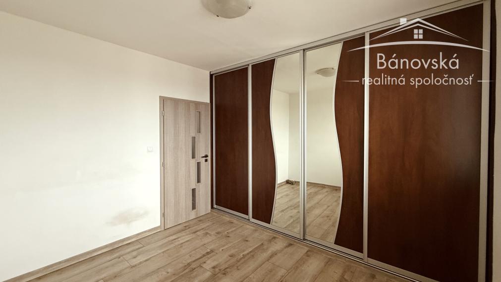 Na predaj 2 izbový byt s balkónom na Záhoráckej ulici