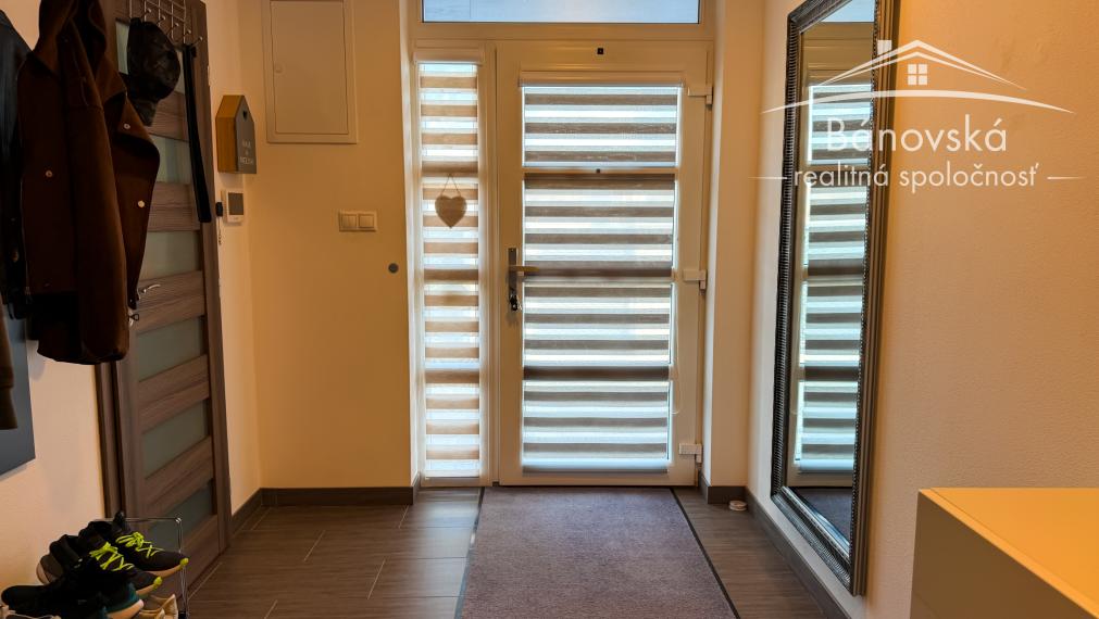 Priestranný 4 izbový dom s garážou v obci Hviezdoslavov - časť Podháj