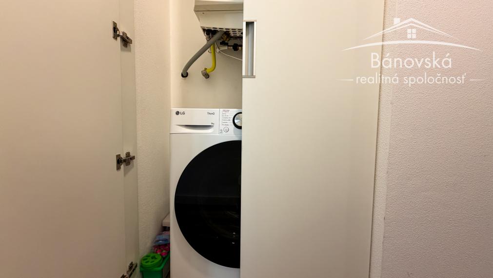 Priestranný 4 izbový dom s garážou v obci Hviezdoslavov - časť Podháj