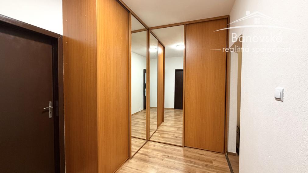 Svetlý 3 izbový byt s balkónom s celkovou plochhou 64,46 m2 v obľúbenej časti Petržalky, Bratislava V