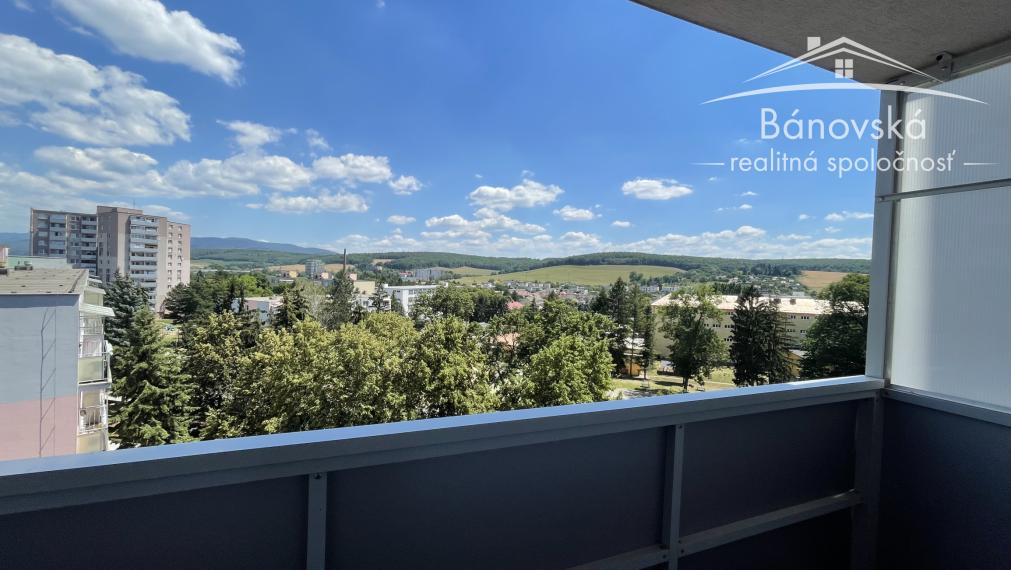 Ponúkame Vám na predaj 1-izbový byt v Bánovciach nad Bebravou o výmere 48m2.