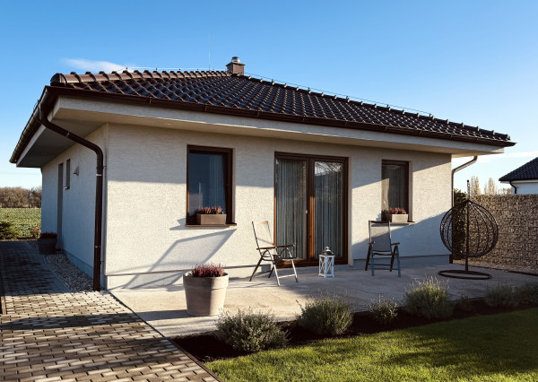 Kostolište – Na predaj novostavba 3 izbového rodinného domu s krásnou záhradou