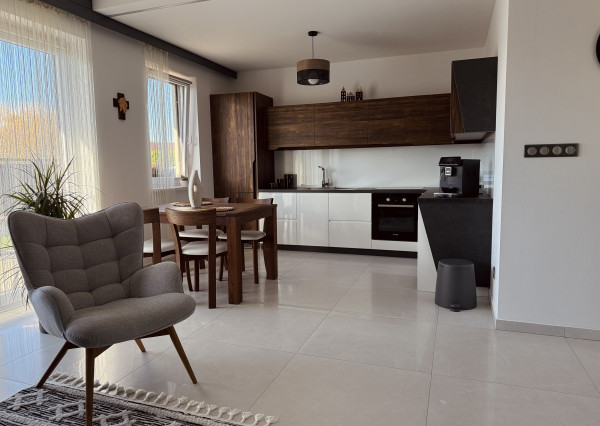 Kostolište – Na predaj novostavba 3 izbového rodinného domu s krásnou záhradou