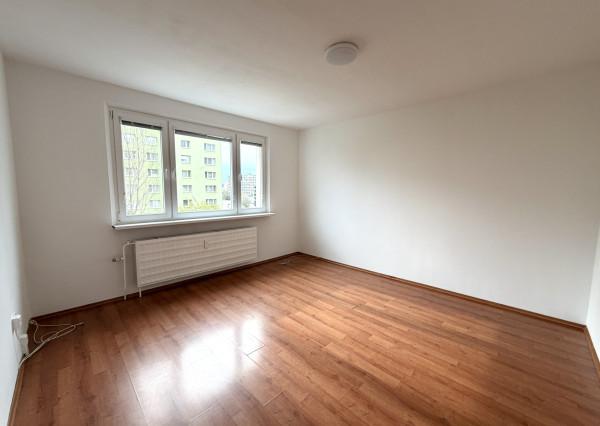 Svetlý 3 izbový byt s balkónom v obľúbenej časti Petržalky, Bratislava V