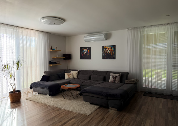 Priestranný 4 izbový dom s garážou v obci Hviezdoslavov - časť Podháj