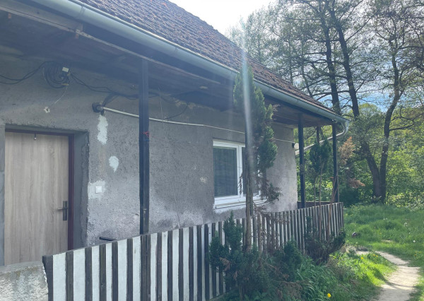 Ponúkame Vám na predaj vidiecky dom s veľkým pozemkom v obci Žitná-Radiša