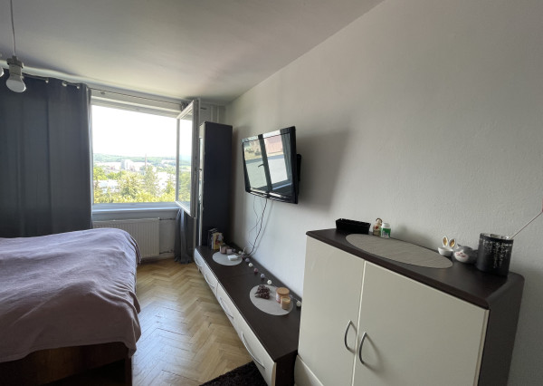 Ponúkame Vám na predaj 1-izbový byt v Bánovciach nad Bebravou o výmere 48m2.