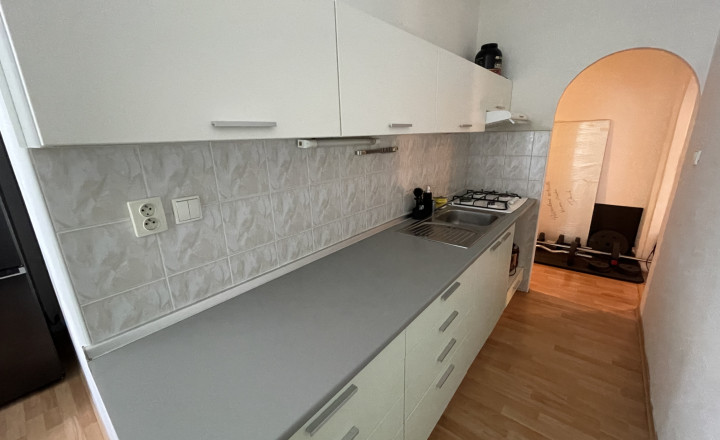 Ponúkame Vám na predaj 1-izbový byt v Bánovciach nad Bebravou o výmere 44m2.