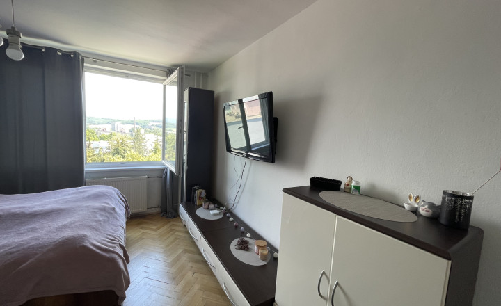 Ponúkame Vám na predaj 1-izbový byt v Bánovciach nad Bebravou o výmere 44m2. - fotografia 1